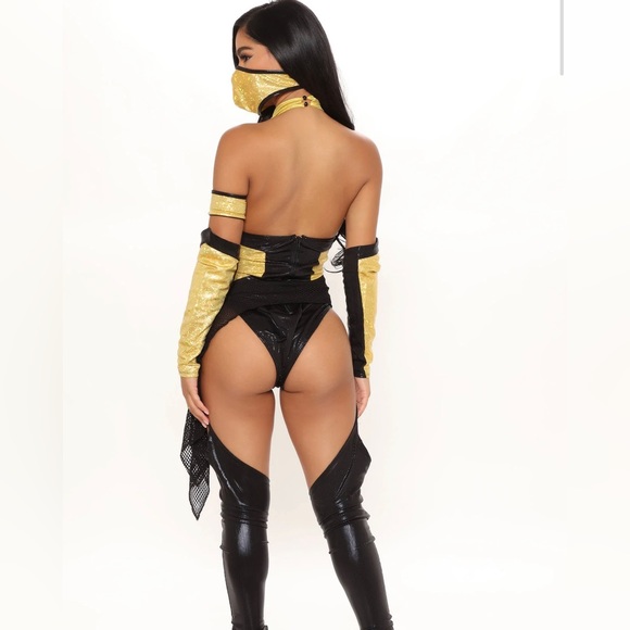 WINNER Player One Video Game Fighter Costume - Picture 3 of 4